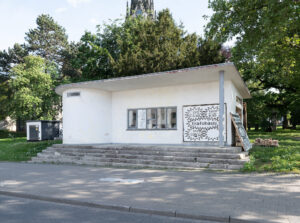 d15_Trafohaus_2022_05_18_©_documenta_15_Nicolas_Wefers_