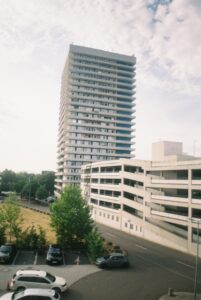 R1-09112-0001
