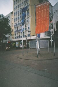 R1-09112-0012